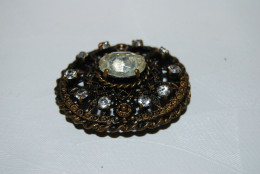 C55 Bijou - Authentique Broche Baroque Surmontée D'un Brillant - Brooches