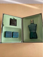 Coffret Rond Jean Paul GAULTIER" LE MALE" Contient 1 Vaporisateur Vide + 2 Savons  +hydratant Neuf - Other & Unclassified