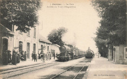 Jarnac * La Gare , Arrivée Du Train D'angoulême * Locomotive Machine Ligne Chemin De Fer Charente * Villageois - Jarnac