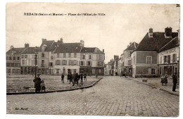 REBAIS Place De L'hôtel De Ville - Rebais