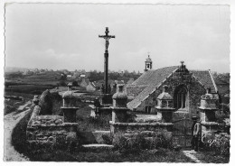 PENVENAN PORT BLANC COTE DU NORD - LE CALVAIRE ET LA CHAPELLE , CARTE DENTELEE DES EDITIONS CAP STRASBOURG, A VOIR - Penvénan