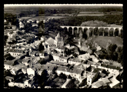 86 - LUSIGNAN - L'EGLISE ET LA PLAGE - VUE AERIENNE - Lusignan