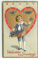 Carte Gaufrée - Valentine Greetings - Garçon Portant Un  Panier Rempli De Violettes, Devant Un Coeur - Valentijnsdag