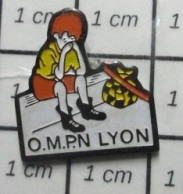 713L Pins Pin's / Rare & Belle Qualité / POLICE / OMPN ORPHELINAT MUTUALISTE LYON ORPHELIN VAGABOND - Police