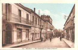 MEDEA (ALGERIE) Rue Gambetta Et L'Hôtel D'Orient - Médéa