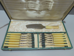 -ANCIEN SERVICE A GATEAUX COFFRET PIERRE LASSORT PORCELAINE ANGOULEME    E - Sonstige & Ohne Zuordnung