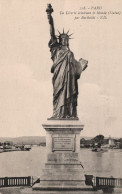 PARIS - La Liberté éclairant Le Monde - Statue
