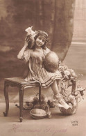 ENFANT - Amitiés - Fillette Avec Des Oeufs En Chocolat - Pâques - Carte Postale Ancienne - Sonstige & Ohne Zuordnung