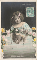 ENFANT - Prenons Le à La Ligne - Bébé S'amuse - Fillette Avec Une Canne à Pêche - Roses - Carte Postale Ancienne - Sonstige & Ohne Zuordnung