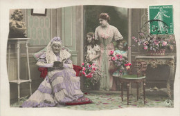 ENFANTS - Scène - Fillettes Et Leur Mère Surprenant La Grand Mère - Carte Postale Ancienne - Scene & Paesaggi