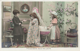 ENFANTS - Scène - Phosphatine Tous Les Jours - Poupée - Enfants Jouant Au Docteur - Carte Postale Ancienne - Scènes & Paysages