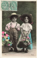 ENFANTS - Enfants Déguisés En Jardiniers - Paniers De Fleurs à La Main - Carte Postale Ancienne - Sonstige & Ohne Zuordnung