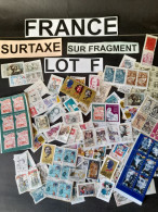 FRANCE , 40 G LOT F SURTAXE, OBLITERES, DECOLLES , NOUVEAUX FRANCS, GRANDS 法国，附加费，取消，碎片，新法郎，大号 CHARITY STAMPS - Lots & Kiloware (max. 999 Stück)