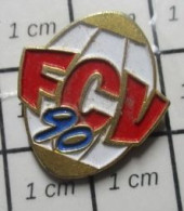 713L Pin's Pins / Beau Et Rare / SPORTS / RUGBY  CLUB FCV 90 BALLON OVALE - Rugby