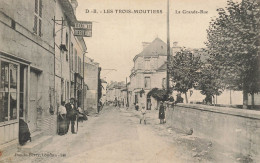 Les Trois Moutiers * La Grande Rue * LECOMTE Débitant * Commerce Magasin Villageois - Les Trois Moutiers