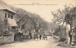 La Roche De Rame * Entrée Du Village Côté Briançon * Villageois - Other & Unclassified