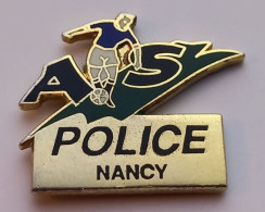 P130 Pin's Foot Football Club De La POLICE AS NANCY Meurthe Moselle Achat Immédiat - Policia