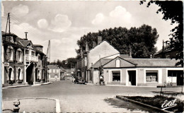 28 JOUY - Hotel De La Providence - Place De L'Eglise - Jouy