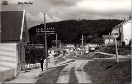 22-2-2024 (1 W 1) Australia ?? - B/w (no Indication Of Location ??) Bank - School Zone Sign (in Village Street) - Banche