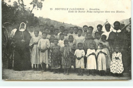 Nouvelle Calédonie - HOUAÏLOU - Ecole De Jeunes Filles Indigènes Dans Une Mission - Nouvelle-Calédonie