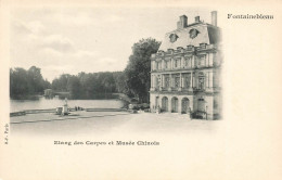 FRANCE - Fontainebleau - Vue Panoramique Sur L'Etang Des Carpes Et Musée Chinois - Carte Postale Ancienne - Fontainebleau