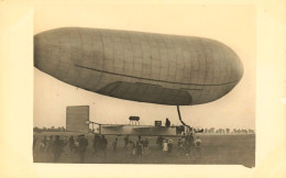 Reims ( Archive Photographe L. LOTH ) * Carte Photo * Terrain D'aviation , Avion Ballon Dirigeable Modèle ? * Aérodrome - Reims