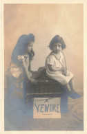 ENFANTS - Deux Sœurs Jouant Ensemble - Carte Postale Ancienne - Portraits