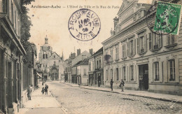 Arcis Sur Aube * Rue De Paris Et Hôtel De Ville * Villageois - Arcis Sur Aube