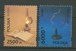 POLAND MNH ** 3279-3280 EUROPA Europe Découverte Lampe à Huile Lukasiewicz Livre Lunetttes évocation De Nicolas Copernic - Unused Stamps