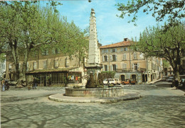 - 83 - AUPS (Var) - La Place Et Sa Fontaine - - Aups