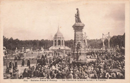 FRANCE - Sainte Anne D'Auray - Les Pèlerins Se Lavant Et Buvant à La Fontaine - Animé - Carte Postale Ancienne - Sainte Anne D'Auray