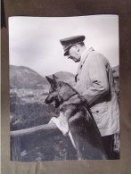 Hitler, Private Life... With German Shepherd Dog Blondi.18x24 Cm Reproduction Found In A Journalist's Archive * Ref. 031 - Oorlog, Militair