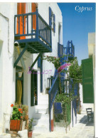 CP CHYPRE CYPRUS - Une Maison Typique Blanche Et Bleue Avec Ses Fleurs - Cyprus