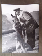 Hitler, Private Life... With German Shepherd Dog Blondi.18x24 Cm Reproduction Found In A Journalist's Archive * Ref. 045 - Oorlog, Militair