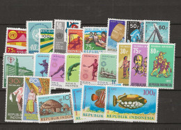 1972 MNH Indonesia Year Collection Postfris** - Indonésie