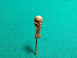 FIFA World Cup Pin Badge Bertoni Milano - Voetbal