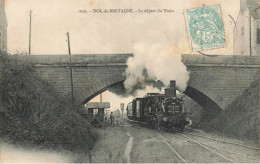 Dol De Bretagne * 1905 * Le Départ Du Train * Locomotive Machine Gare Ligne Chemin De Fer Ile Et Vilaine - Dol De Bretagne