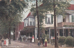 2603727Rijsenburg, Dorpstraat Bij ,,Hotel Jans’’. – 1908. (zie Hoeken En Randen) - Driebergen – Rijsenburg