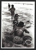 Postcard Of 'Pascadors Macua', Necala Bay, Mozambique. Photo By José H. Silva 1957. Postkarte Von „Pascadors Macua“, Nec - Mosambik