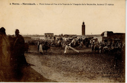 CPA Maroc Marrakech Place Jemaa El Fna Et La Tour De La Mosquée De La Koutoubia - Marrakesh