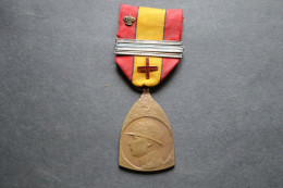 Ordre Médaille BELGIQUE WWI  1914 1918 4 Barrettes De Présence Au Front, Couronne De Volontaire Et Croix Rouge  Blessure - Belgique