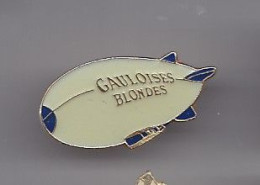Pin's  Gauloise Blondes Dirigeable Réf 2545 - Montgolfières