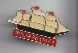 Pin's Bateau Voilier Véritable Petit Navire 3 Mats Réf 4714 - Bateaux