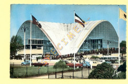 92. Rond-Point De LA DEFENSE / Palais Du C.N.I.T / Vu Du Terre-Plein (animée) (vieilles Voitures, 2 Cv, Etc..) / CPSM - La Defense