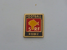 Pin's FOOTBALL DE RODEZ - Voetbal