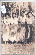 NOUVELLES-HEBRIDES- SANTO- CARTE-PHOTO- JOLIES FEMMES EN COSTUME LOCAL- R/V - Autres & Non Classés