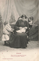 ENFANTS - Des Enfants Avec Leur Mère - Carte Postale Ancienne - Portraits