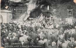 FRANCE - Lourdes - La Grotte Avant Le Départ De La Procession - Carte Postale Ancienne - Lourdes