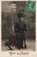 FANTAISIES - Vive La FRANCE - Un Petit Garçon Portant Une Tenue De Militaire Et Tenant Un Fusil - Carte Postale Ancienne - Autres & Non Classés