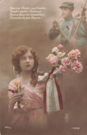 FANTAISIES - Femmes - Une Femme Tenant Des Fleurs Et Pensant à Son Amoureux - Carte Postale Ancienne - Femmes